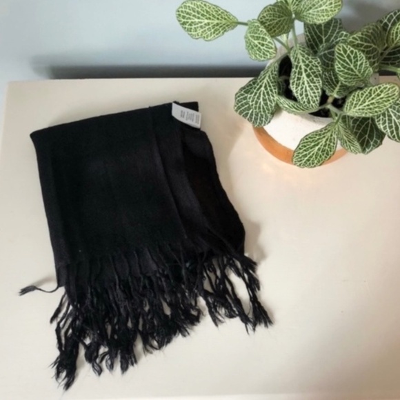 Accessories - Black Acrylic Tassel Scarf
